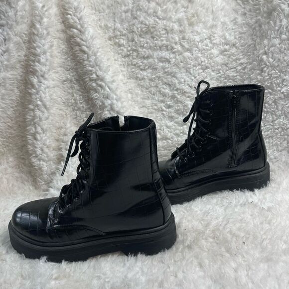 Qupid Black Croc print lace up Combat boots chunky soles side zipper EUR SZ40 - Picture 2 of 12